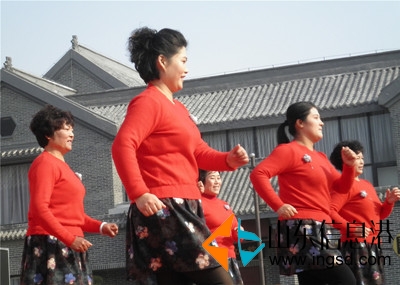 婦聯(lián)主任跳舞_副本.jpg